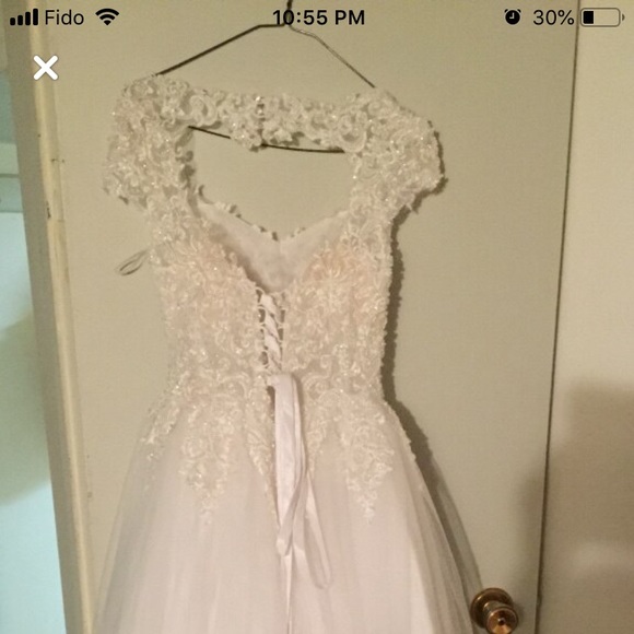 Wedding dress - Picture 2 of 4